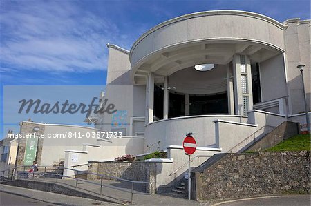 Tate Gallery in summer sunshine, St. Ives, Cornwall, England, United Kingdom, Europe