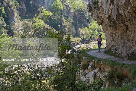 Walking the Cares Gorge footpath, Picos de Europa, Castilla y Leon, Spain, Europe