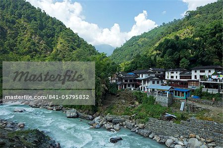 Birethanti village, and Modi River valley, Annapurna Sanctuary Region, Himalayas, Nepal, Asia