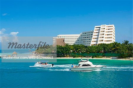 Beach in hotel zone, Cancun, Riviera Maya, Quintana Roo state, Mexico, North America