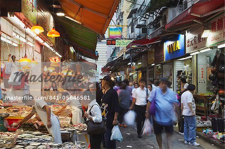 Crowds at wet market, Wan Chai, Hong Kong, China, Asia