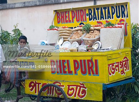 Boy watching bhel puri stall near Belur Math Swami temple, near Kolkata, West Bengal, India, Asia