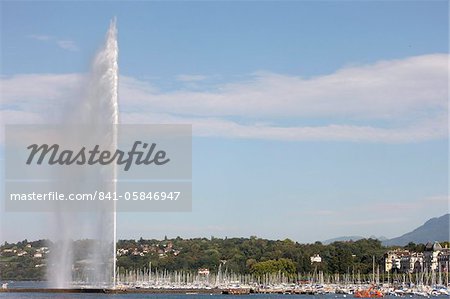 Jet d'Eau, the world's tallest fountain, on Lake Geneva (Lake Leman), Geneva, Switzerland, Europe