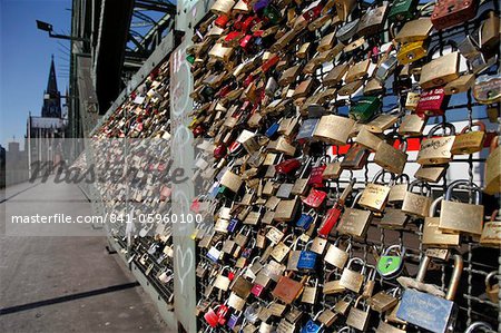 Padlocks on the Hohenzollern Bridge, Cologne, North Rhine Westphalia, Germany, Europe