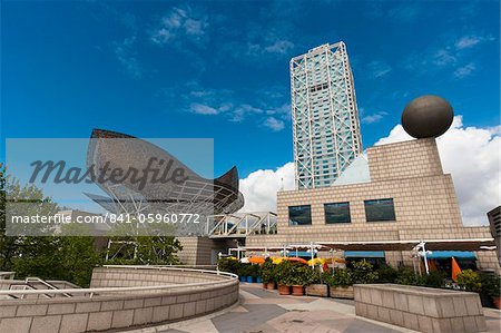 Golden fish by Frank Owen Gehry and Hotel Arts, Olympic Harbour, La Barceloneta district, Barcelona, Catalonia, Spain, Europe