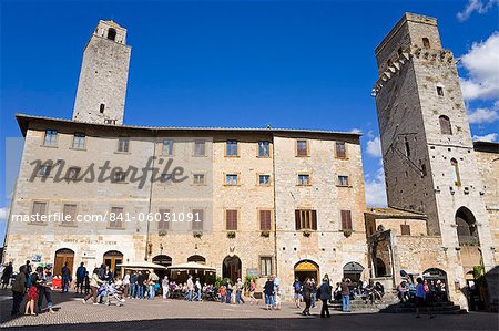 Piazza in San Gimignano, UNESCO World Heritage Site, Tuscany, Italy, Europe