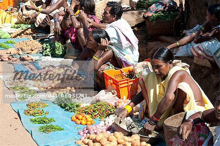 Mali tribeswomen selling vegetables at weekly market, Rayagader, Orissa, India, Asia