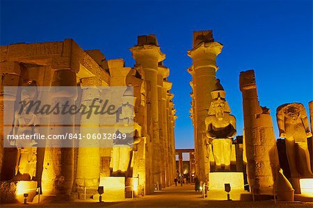 Great Court of Ramesses II and colossal statues of Ramesses II, Temple of Luxor, Thebes, UNESCO World Heritage Site, Egypt, North Africa, Africa