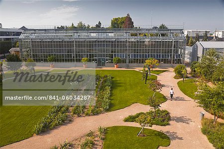 The huge greenhouse in the Jardins Botanique (Botanical Gardens), Tours, Indre et Loire, Centre, France, Europe