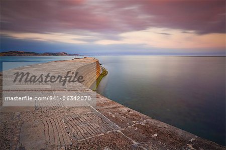 The stone Cobb or harbour wall, a famous landmark of Lyme Regis, Jurassic Coast, UNESCO World Heritage Site, Dorset, England, United Kingdom, Europe