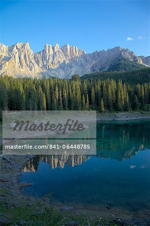 Lago di Carezza and Latemar Group mountains, Bolzano Province, Trentino-Alto Adige/South Tyrol, Italian Dolomites, Italy, Europe