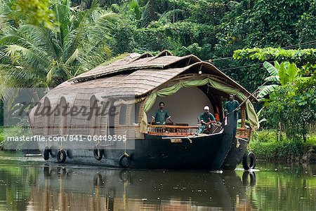 House boat on the Backwaters, near Alappuzha (Alleppey), Kerala, India, Asia