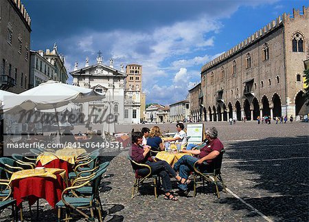 Cafe scene in the Piazza Sordello with the Palazzo Ducale and Duomo, Mantua, Lombardy, Italy, Europe