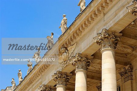 Corinthian style columns and statues adorning Le Grand Theatre, Place de la Comedie, Bordeaux, UNESCO World Heritage Site, Gironde, Aquitaine, France, Europe