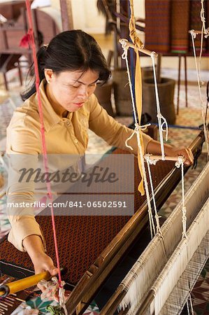 Woman weaving silk, Royal Palace, Phnom Penh, Cambodia, Indochina, Southeast Asia, Asia