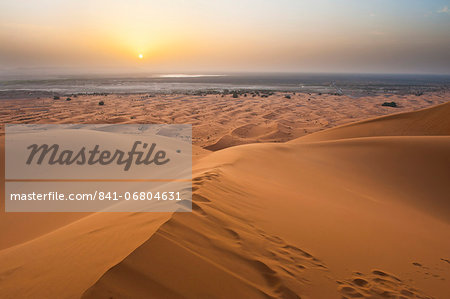 Sunset at Erg Chebbi Desert from the top of a 150m sand dune, Sahara Desert near Merzouga, Morocco, North Africa, Africa