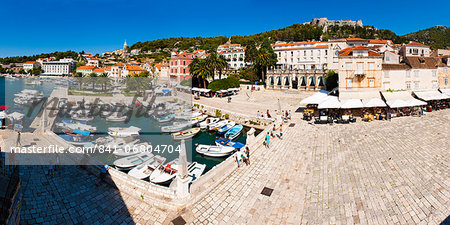 St. Stephens Square and old harbour, Hvar Town, Hvar Island, Dalmatian Coast, Adriatic, Croatia, Europe