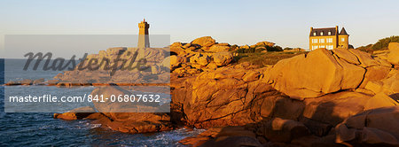 Pointe de Squewel and Mean Ruz Lighthouse, Men Ruz, littoral house, Ploumanach, Cote de Granit Rose, Cotes d'Armor, Brittany, France, Europe