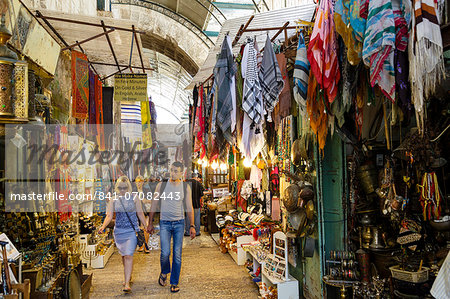 Arab souk, covered market, in the Muslim Quarter of the Old City, Jerusalem, Israel, Middle East