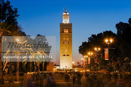 Djemaa el Fna and the 12th century Koutoubia Mosque, Marrakech, Morocco, North Africa, Africa