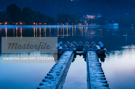 Kandy Lake and the Temple of the Sacred Tooth Relic (Sri Dalada Maligawa) at night, Kandy, Central Province, Sri Lanka, Asia
