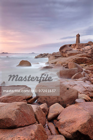 Lighthouse of Meen Ruz, Ploumanach, Cote de Granit Rose, Cotes d'Armor, Brittany, France, Europe