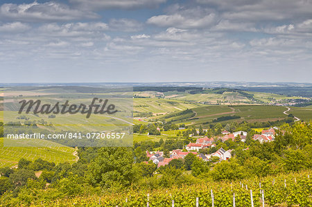 Looking down on the village of Amigny near to Sancerre, an area famous for its wine, Cher, Centre, France, Europe