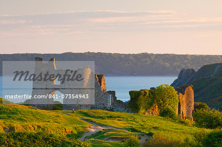 Pennard Castle (Penmaen Castle), overlooking Three Cliffs Bay, Gower, Wales, United Kingdom, Europe