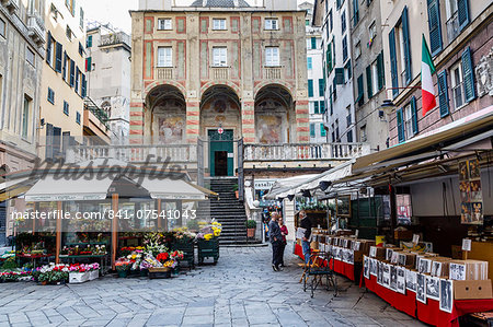 Piazza Banchi in the old town, Genoa, Liguria, Italy, Europe