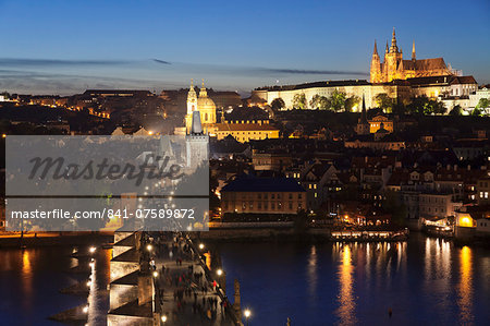 View over the River Vltava to Charles Bridge and the Castle District with St. Vitus Cathedral and Royal Palace, UNESCO World Heritage Site, Prague, Czech Republic, Europe