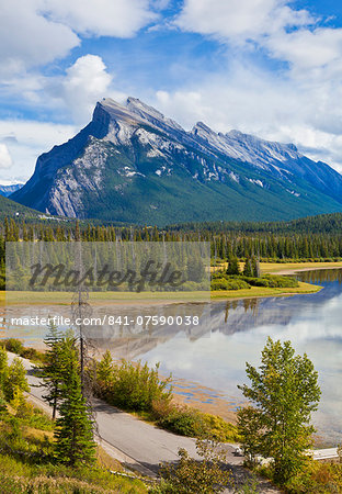 Mount Rundle rising above Vermillion Lakes drive, Banff National Park, UNESCO World Heritage Site, Alberta, Canadian Rockies, Canada, North America