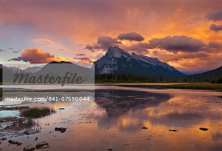 Mount Rundle rising above Vermillion Lakes drive at sunset, Banff National Park, UNESCO World Heritage Site, Alberta, Canadian Rockies, Canada, North America