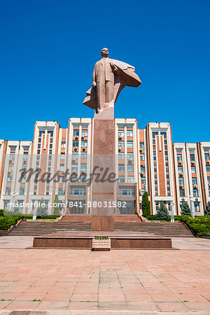 Transnistria Parliament building in Tiraspol with a statue of Vladimir Lenin in front, Transnistria, Moldova, Europe