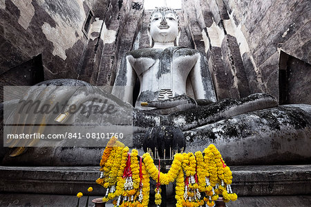 A giant Sukhothai era sitting Buddha, Wat Si Chum, Sukhothai Historical Park, UNESCO World Heritage Site, Thailand, Southeast Asia, Asia