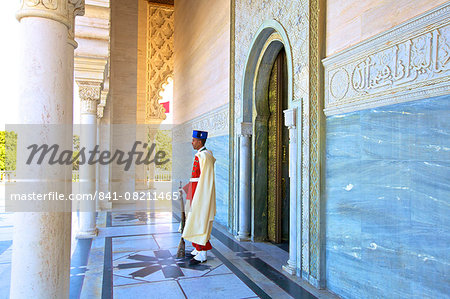 Royal Guard on duty at Mausoleum of Mohammed V, Rabat, Morocco, North Africa, Africa