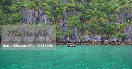 Fishermen in the Lan Ha Bay, Cat Ba Island, a typical Karst landscape in Vietnam, Indochina, Southeast Asia, Asia