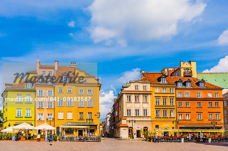Buildings in Plac Zamkowy (Castle Square), Old Town, Warsaw, Poland, Europe