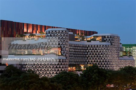 176 Singapore Louis Vuitton Shop Night Images, Stock Photos & Vectors