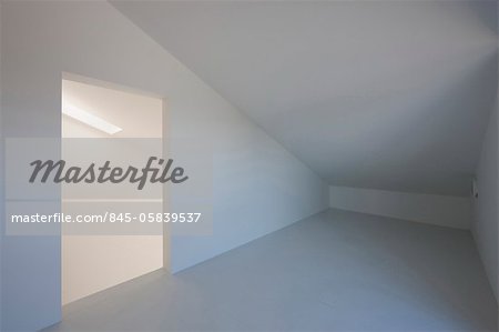 House T, Apartment House, Interior view of the mezzanine in apartment unit C. Architects: Tsuyoshi Shindo, Be-Fun Design, Kenji Nawa, Nawakwnji-m