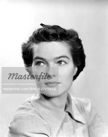 1940s Pretty Young Woman With Large Eyes And Short Dark Hair And