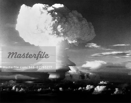 MUSHROOM CLOUD FROM ATOMIC BOMB SET OFF IN SOUTH PACIFIC DURING OPERATION IVY