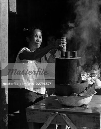 1930s FILIPINO WOMAN COOKING ADJUSTING STEAMING POT MAKING RICE CANDY MANILA PHILIPPINES