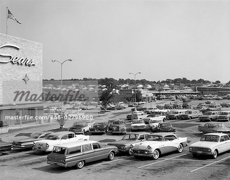 1950s SHOPPING MALL & CROWDED PARKING LOT