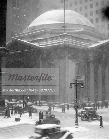 1930s GIRARD BANK BUILDING PHILADELPHIA PA PEDESTRIANS STREET LAMPS CARS IN SNOW STORM