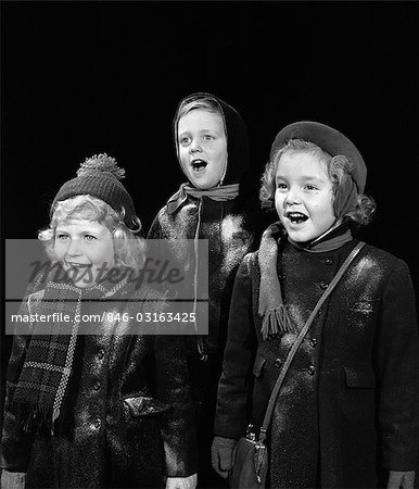 1940, 1940s CHILDREN SIGNING CAROLING