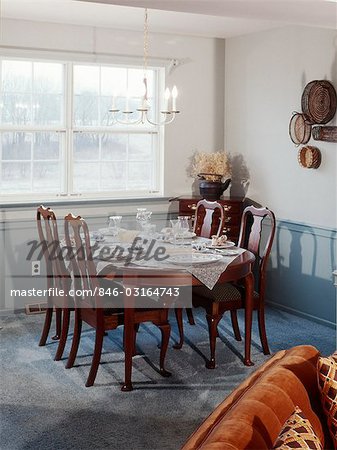 1970s DINING ROOM INTERIOR QUEEN ANNE STYLE TABLE AND CHAIRS
