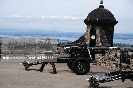 Edinburgh Scotland Firing Of The One O Clock Gun At Edinburgh Castle Stock Photo Masterfile Rights Managed Artist Classicstock Code 846