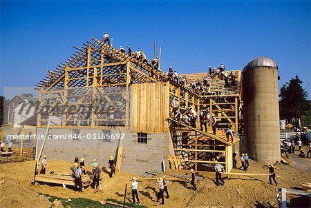 BUILDING A BARN AMISH COUNTRY PENNSYLVANIA