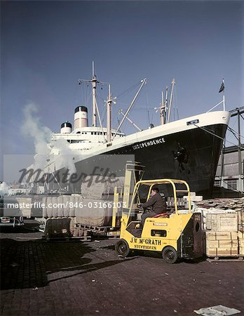 1950s 1960s CARGO BEING LOADED UNLOADED FREIGHTER SHIP NORTH RIVER PIER NEW YORK CITY NY