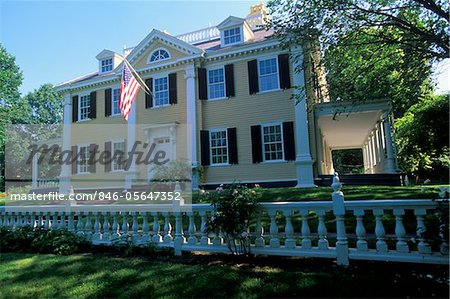 CAMBRIDGE, MA POET HENRY WADSWORTH LONGFELLOW HOME ORIGINALLY HEADQUARTERS FOR GEORGE WASHINGTON DURING SIEGE OF BOSTON